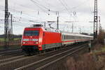 Hier zu sehen eine 101 098-2 auf seine fahrt nach Amsterdam-Centraal wobei die Lok in Bad Bentheim abgekuppelt wird.
Aufgenommen in Wunstorf