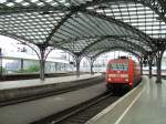 BR 101 135-2 mit IC 436 nach Luxembourg fhrt im Klner Hbf
ein , rechts im Bild fhrt ein ICE 3 in Richtung FFM aus.
(01.09.2007) 