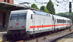 DB Fernverkehr AG [D] mit ihrer  101 013-1  (NVR-Nummer: 91 80 6101 013-1 D-DB] als Schublok und dem IC 2375 nach Karlsruhe Hbf. abfahrbereit Im Bahnhof Hamburg-Harburg, 22.05.23
  