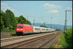 DB 101 061-0 mit dem IC 2012 Oberstdorf - Dortmund am 17.06.2023 in Mannheim-Friedrichsfeld.