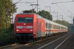 DB Elok 101 080-0 mit IC am frhen Abend in Recklinghausen am Bahnbergang Brster Weg.