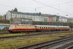 DB 101 001-6  Rheingold  mit zwei Rheingoldwaggons in Wuppertal, April 2024.