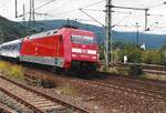DB 101 088-3 fährt mit einem InterRegio durch Bingerbrück in Richtung Süden am 13. August 1999.