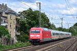 101 040-4 zieht den IC2157 Köln Hbf - Gera Hbf durch Düsseldorf Oberbilk in Richtung Düsseldorf Hbf.

Düsseldorf 07.07.2024