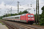 101 043-8 schiebt einen Intercity durch Oberbilk in Richtung D�sseldorf Hbf.

D�sseldorf 13.07.2024