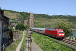 101 087 bei der Durchfahrt in Oberwesel am 29.5.26 mit dem letzten verbleibenden IC1 im Rheintal. Die Reise des IC2013 f�hrt von Dortmund nach Obersdorf im Allg�u, ab Stuttgart �bernehmen 2 Lokomotiven der Baureihe 218 den Zug.