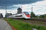 Ein SBB Stadler Giruno ist am 20.07.2026 in Hamburg unterwegs und �berf�hrt gerade eine der Elbbr�cken.