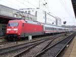 101 014  Ex-THW-Werbelok  war am 24.November 2007 als 101er Sandwich  nach Karlsruhe Hbf unterwegs.