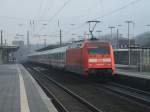 BR 101 074-3 im Schub des IC 2257 im Bochumer Hbf.,Gleis 5 nach
Berlin Gesundbrunnen,bei der Ausfahrt,nchster Halt in 10 Minuten , Dortmund Hbf.(23.12.2007)