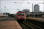 101 001 wartet mit dem InterCity 2157, von Kln Hbf nach Erfurt Hbf, in Dortmund Hbf auf die Weiterfahrt. (03.02.2008)