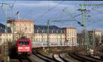 101 137-8 mit einem IC von Stuttgart nach Saarbrcken am 04.02.08 kurz nach Mannheim HBF vor dem Mannheimer Schloss. Nchster Halt des Zuges ist Neustadt (Weinstrae) HBF.