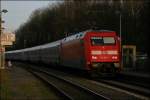 101 099 wird von der Abendsonne bestrahlt als sie die InterCity 2112 nach Hamburg-Altona, durch den Haltepunkt Dortmund-Kirchderne fhrt. (03.02.2008)