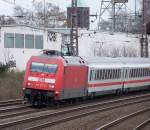 101 117-0 zieht einen InterCity durch Essen-Fronhausen am 30.03.08