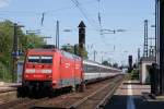 101 135-2 mit einem Euro City bei der Durchfahrt in Mainz Bischofsheim am 15.07.2008