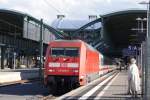 101 022-2 mit dem IC 2276 nach Kassel - Wilhelmshhe bei der Einfahrt in Darmstadt Hbf am 19.07.2008