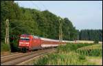 Die 101 069 zieht die CNL 261 (Paris-Mnchen) bis Mnchen Hbf. Aufgenommen im Juli 2008 bei Beimerstetten.