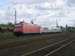 101 082-2 vor Steuerwagen des IC 2013 von Hannover Hbf.