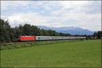 Vor der Kulisse des Kaisergebirges bringt die 101 077 den IC 82  Paganini , von Verona Porta Nuova nach Mnchen Hbf, in die Bayrische Landeshauptstadt. (05.07.2008)
