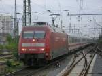 Orientrote 101 002-4 mit IC 2025 von HH-Altona nach Frankfurt/Main in Dortmund Hbf.(02.09.2008)