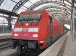 101 072-7 mit EC174 von Budapest nach Hamburg-Altona.Am 10.10.08 beim Halt in Dresden Hbf.