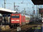 101 027-1 schiebt einen IC aus dem Hauptbahnhof von Dortmund Hbf.