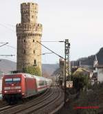 Die 101 054-5 auf dem Weg nach Hamburg-Altona mit IC 2022 am 18.03.09 bei Oberwesel, KBS 471.