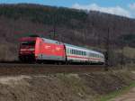 101 017-2 mit IC 2374 nach Hamburg-Altona, hat am 30.03.2009 gerade den Bf.