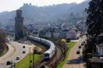 Steuerwagen voraus hat IC 1916, aus Salzburg kommend, noch die engen Kurven des Rheintals bis kurz vor Koblenz zu meistern.