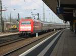 Hier ist die 101-010 am sonnigen 14.03.2005 bei der Durchfahrt von Worms Hbf. Diese zieht einen EC, bei dem rechten Licht fehlt die Farbe.