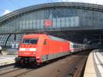 101 012 mit einem IC nach Schiphol in Berlin HBF