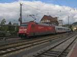 101 020 mit EC 390 von Linz nach Frankfurt(Main)Hbf.Am 14.10.09 bei der ausfahrt aus dem Weinheimer Bahnhof.