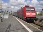 101 121 bei der ein fahrt in Schwerin Hbf am 12.09.09