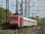 101 018-0 mit umgeleitetem InterCity in Kln Gremberg im Oktober dieses Jahr.