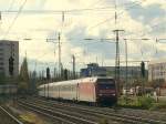 101 134-5 mit EC richtung Brenner bei der Einfahrt in Mnchen Hbf, 6.11.2009  Gru an den Tf bzw.
