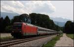 101 104 (9180 6101 104-8 D-DB) hat am Brenner den EC 88  Leonardo da Vinci  bernommen und bringt ihn nach Mnchen. Am Zugschluss sind  Verstrkerwagen  der DB eingereiht. (08.08.2009)