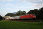 Du schon wieder;-) 101 104 (9180 6101 104-8 D-DB) schleppt den EC 189 von Mnchen nach Innsbruck Hbf. Aufgenommen am Abend des 09.8.2009 bei Kufstein.