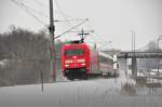 101 023 hat den Bf Stralsund verlassen und macht sich mit ihrem IC auf den Weg in Richtung Rostock - Hamburg, 20.01.2010