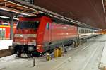 am durch 362 853 bereitgestellten IC-Park am Abend des 02.02.2010 im Hbf Stralsund macht 101 073 den Schlu
