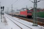 Hier zieht die 101 055-2 den IC durch Rathenow in Richtung Berlin am 19.02.2010