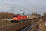 101 011-5 mit einem IC in Richtung Braunschweig am Stadtrand von Magdeburg auf der KBS 310. Fotografiert am 26.02.2010. 