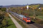 Am 27. Oktober 2009 eilt 101 033 mit dem EC 101 von Hamburg-Altona nach Chur mit wenigen Minuten Versptung durch Denzlingen in Richtung Freiburg im Breisgau. 