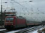 101er Doppeltraktion mit IC 2028, voraus die 101 114, im Schub die 101 045 nach Hamburg Altona erreichen Dortmund Hbf.(08.03.2010)