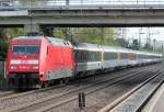 Die 101 082-6 zieht ihren EC durch Angermund am 16.04.2010