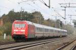 101 027 zieht den EC nach Berlin hier kurz vor Grabow. 22.04.2010