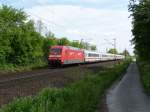 Nachdem die Westfalenbahn vorbei gefahren ist, rast der IC 2023 von Hamburg-Altona nach Frankfurt dem Halt in Mnster Hbf entgegen. 14.05.2010
