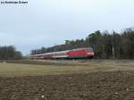 101 120-4 mit dem CNL 1383 mit Kurswagen aus Moskau, Kopenhagen und Warschau auf der letzten Etappe richtung Innsbruck. Aufgenommen am 20.03.2010 zwischen Zorneding und Eglharting.