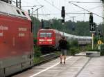 101 112-1 erreicht unter Rolf´s  Regie  den Magdeburger Hbf. und begegnet dabei auch noch der im Vordergrund stehenden 101 093-3 mit ihrem IC.