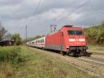 101-043 fhrt am 23.10.10 mit dem IC 2261 nach Mnchen Hbf durch Gingen (Fils).