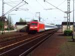 101 072-7 mit IR-zug nach Nordeich Mole auf Bahnhof Salzbergen am 21-4-2000.