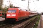 101 023-0 mit EC 147  Piet Mondriaan  Amsterdam CS-Kln Hbf auf Bahnhof Emmerich am 28-04-1998.